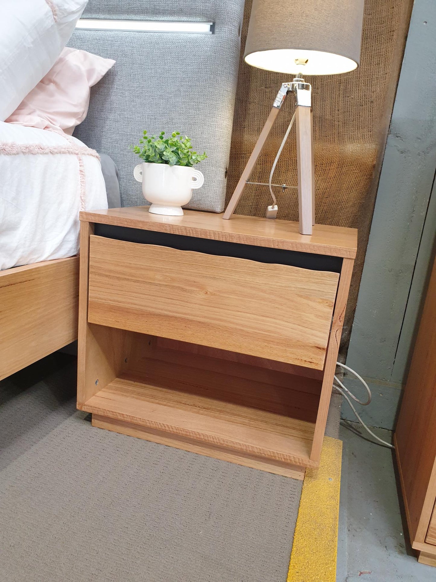 Flynn Queen Bed